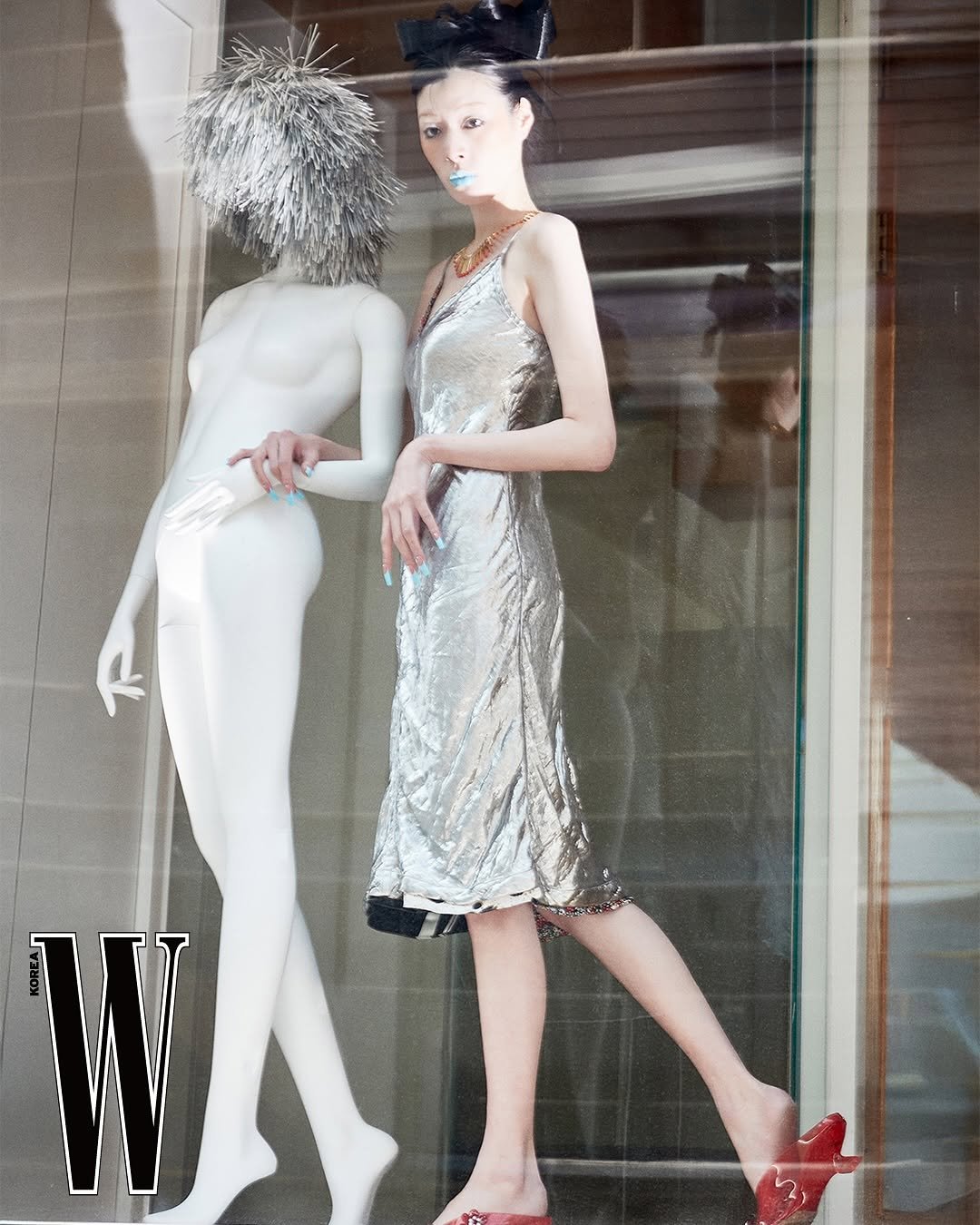 Photo by 김서울 Seoul Kim on July 02, 2025. May be an image of 2 people, mannequin, display case and text.