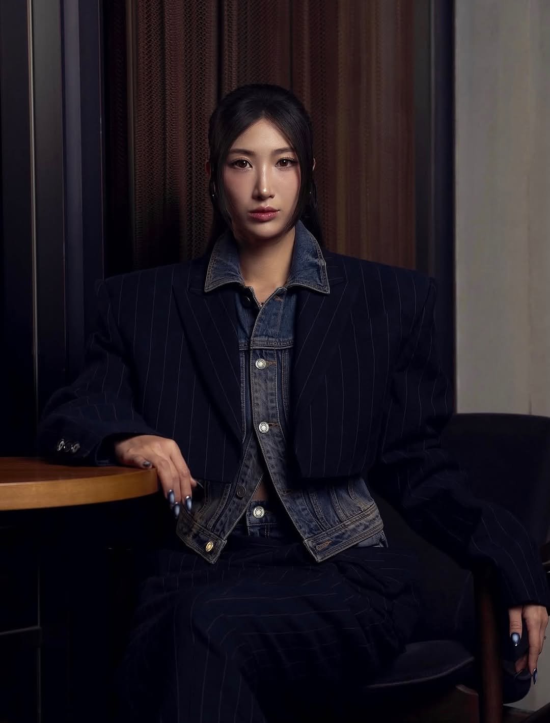 Photo shared by 김서울 Seoul Kim on November 13, 2025 tagging @jeffreyjin_, @ejae_k, @___s_yeon, and @seminario__. May be an image of one or more people, makeup, suit, overcoat, blazer, jacket and text.