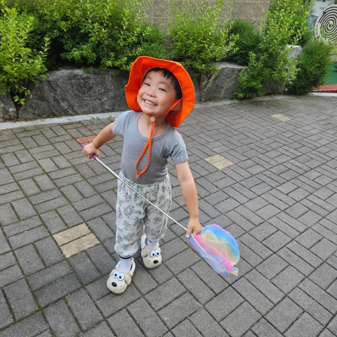 Photo by 🤍서우블리🤍 on July 25, 2025. May be an image of 1 person, baby and hat.
