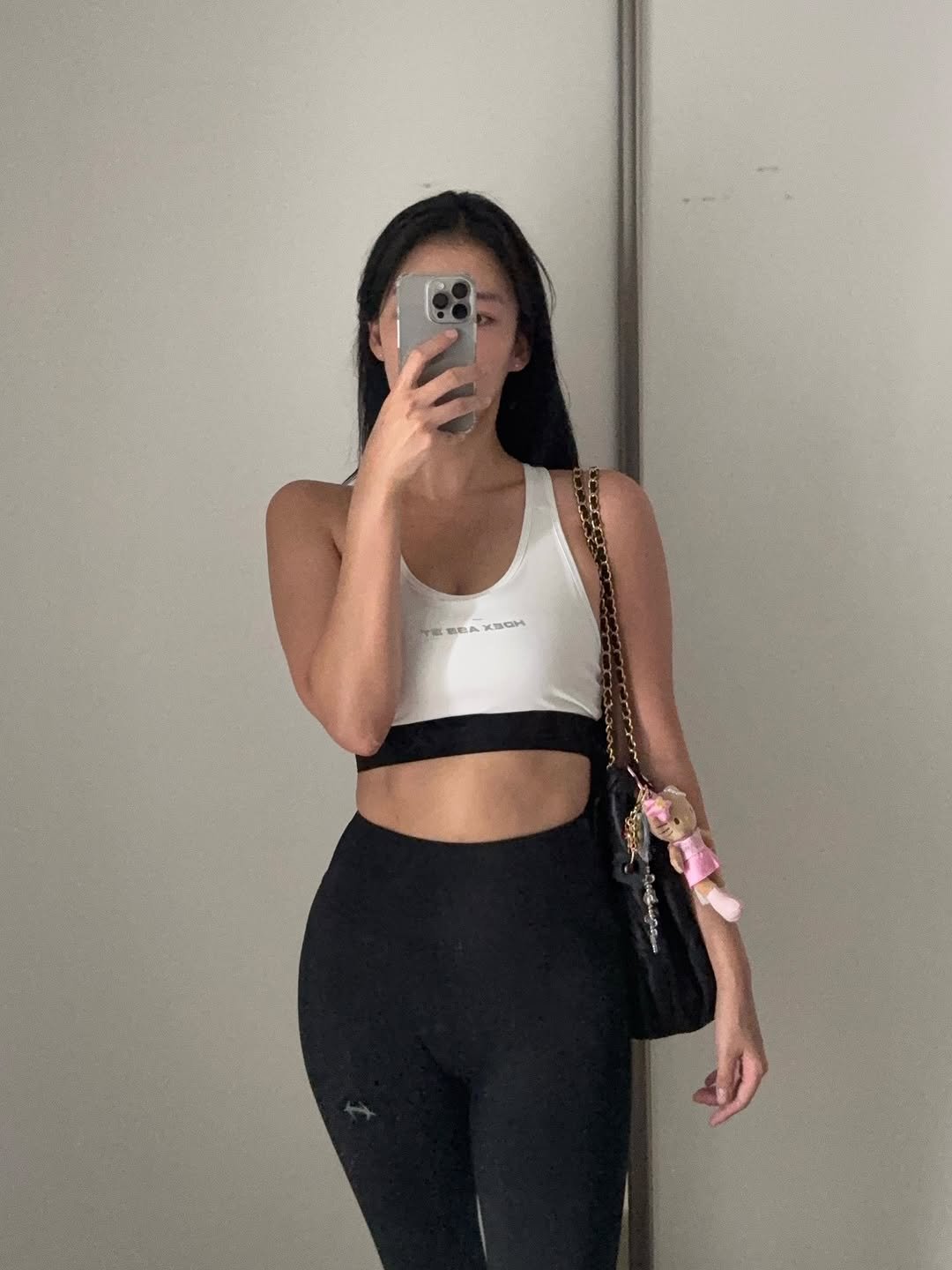 Photo shared by 주 영 서 on September 04, 2025 tagging @hdex__official, and @hdex_women.