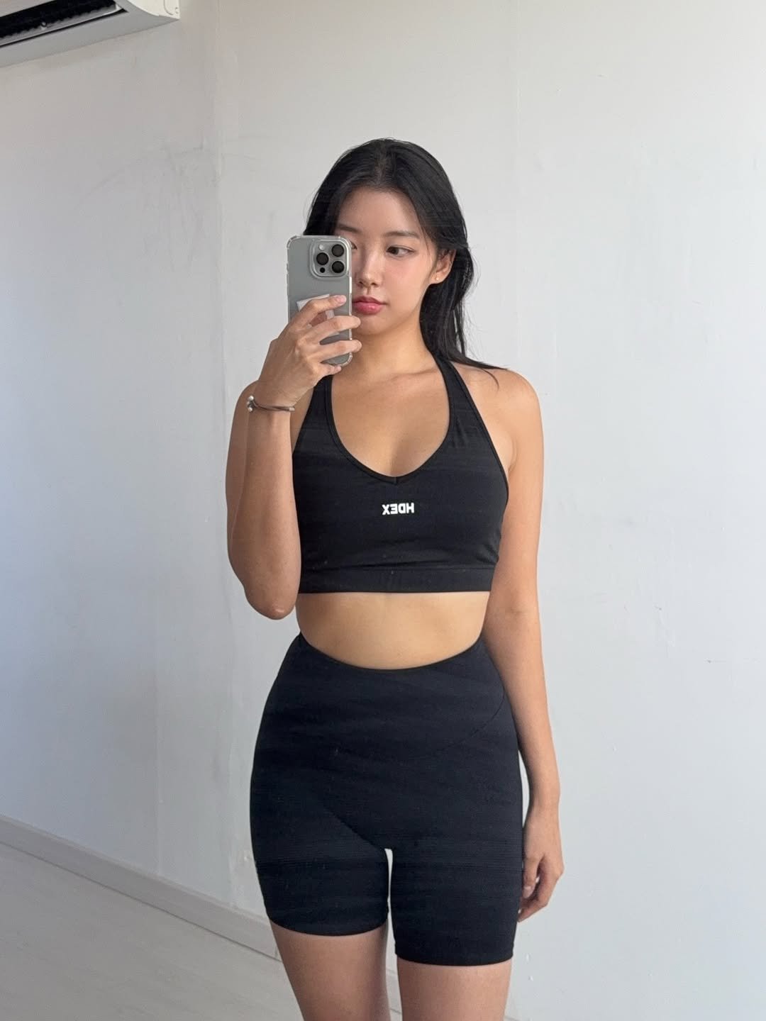 Photo shared by 주 영 서 on August 26, 2025 tagging @hdex__official, and @hdex_women.