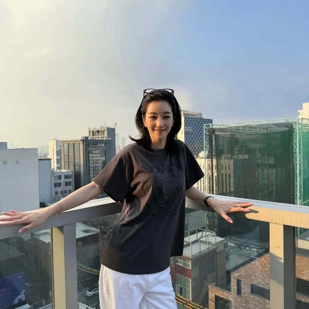 Photo shared by Seo Yea Ji (서예지) on August 02, 2025 tagging @nicknicole_official, and @yeyeji_seo.