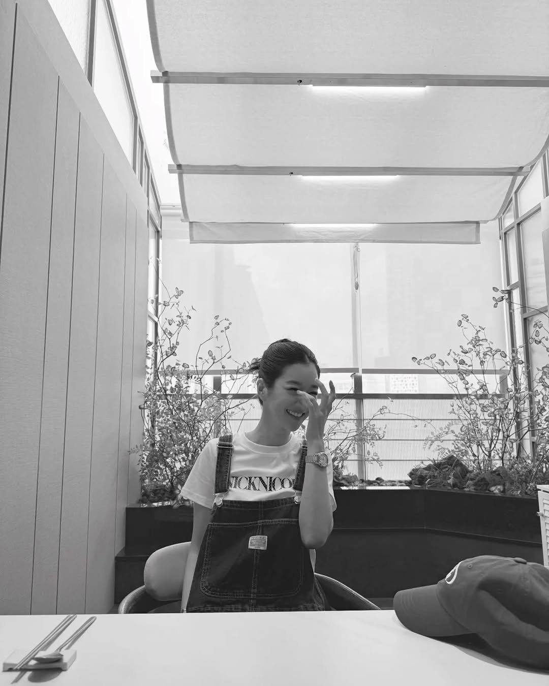 Photo shared by Seo Yea Ji (서예지) on August 31, 2025 tagging @yeyeji_seo. May be a black-and-white image of one or more people, people smiling and office.