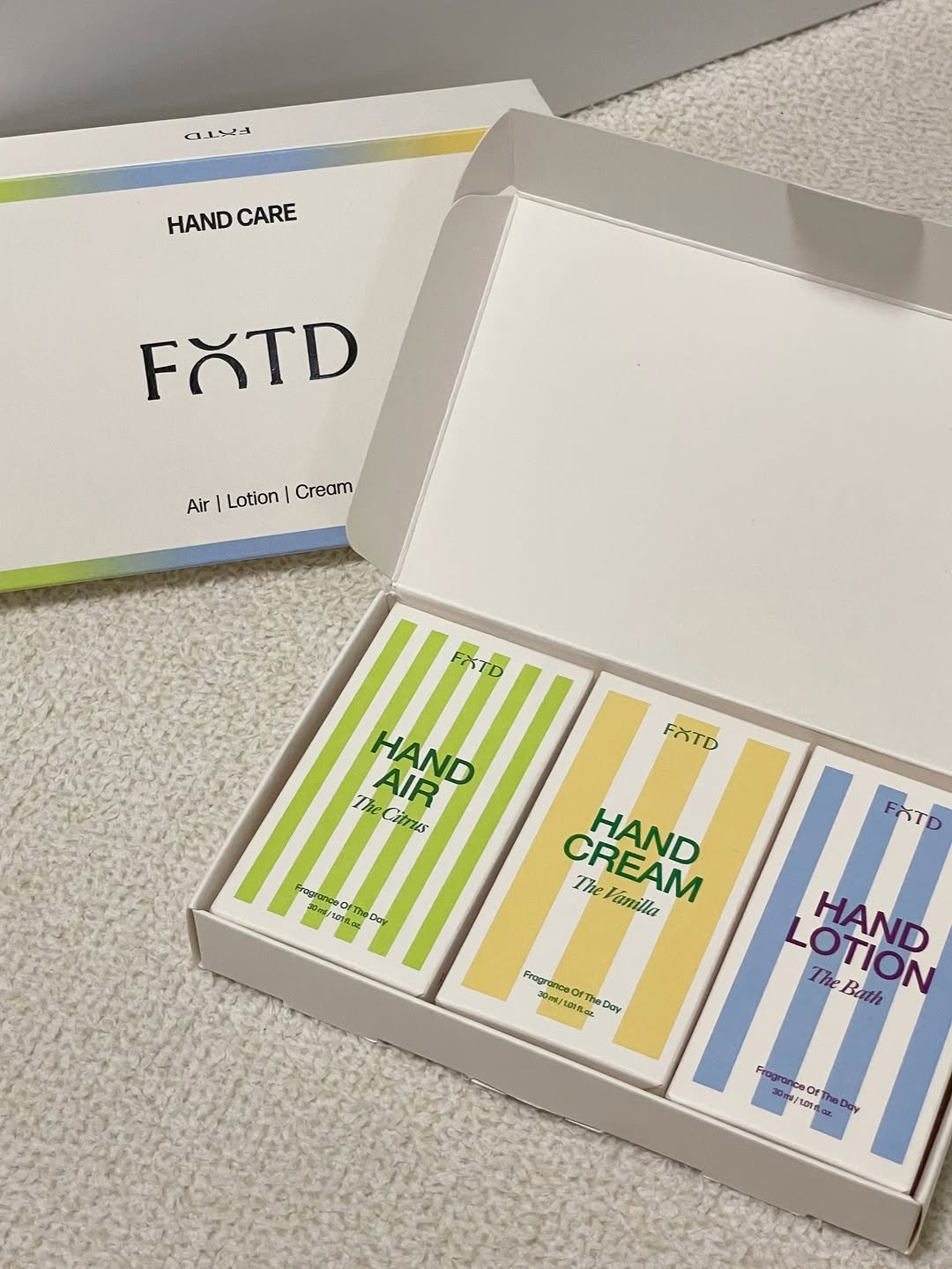 Photo shared by 서욤박싱 | 쇼핑 언박싱 위시리스트 on June 21, 2025 tagging @fotd.official.