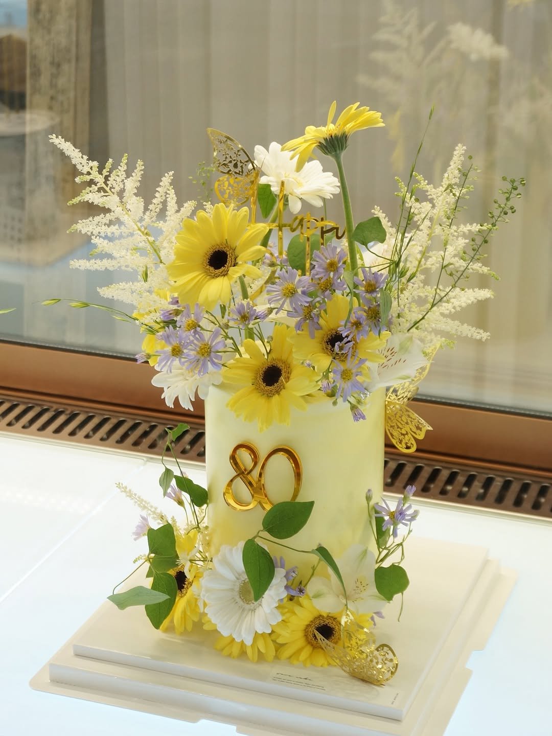 Photo shared by 세라케이크/어버이날케이크/크리스마스케이크/운정케이크/운정카페/파주케이크/플라워케이크 on October 13, 2025 tagging @sera_cake_. May be an image of wedding cake, prairie gentian and text.