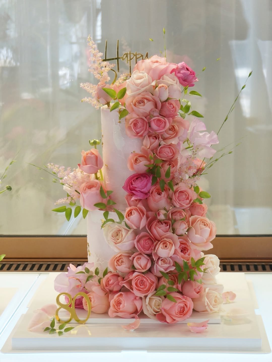 Photo shared by 세라케이크/어버이날케이크/크리스마스케이크/운정케이크/운정카페/파주케이크/플라워케이크 on April 05, 2026 tagging @sera_cake_. May be an image of wedding cake, flower arrangement, prairie gentian, peony and text.