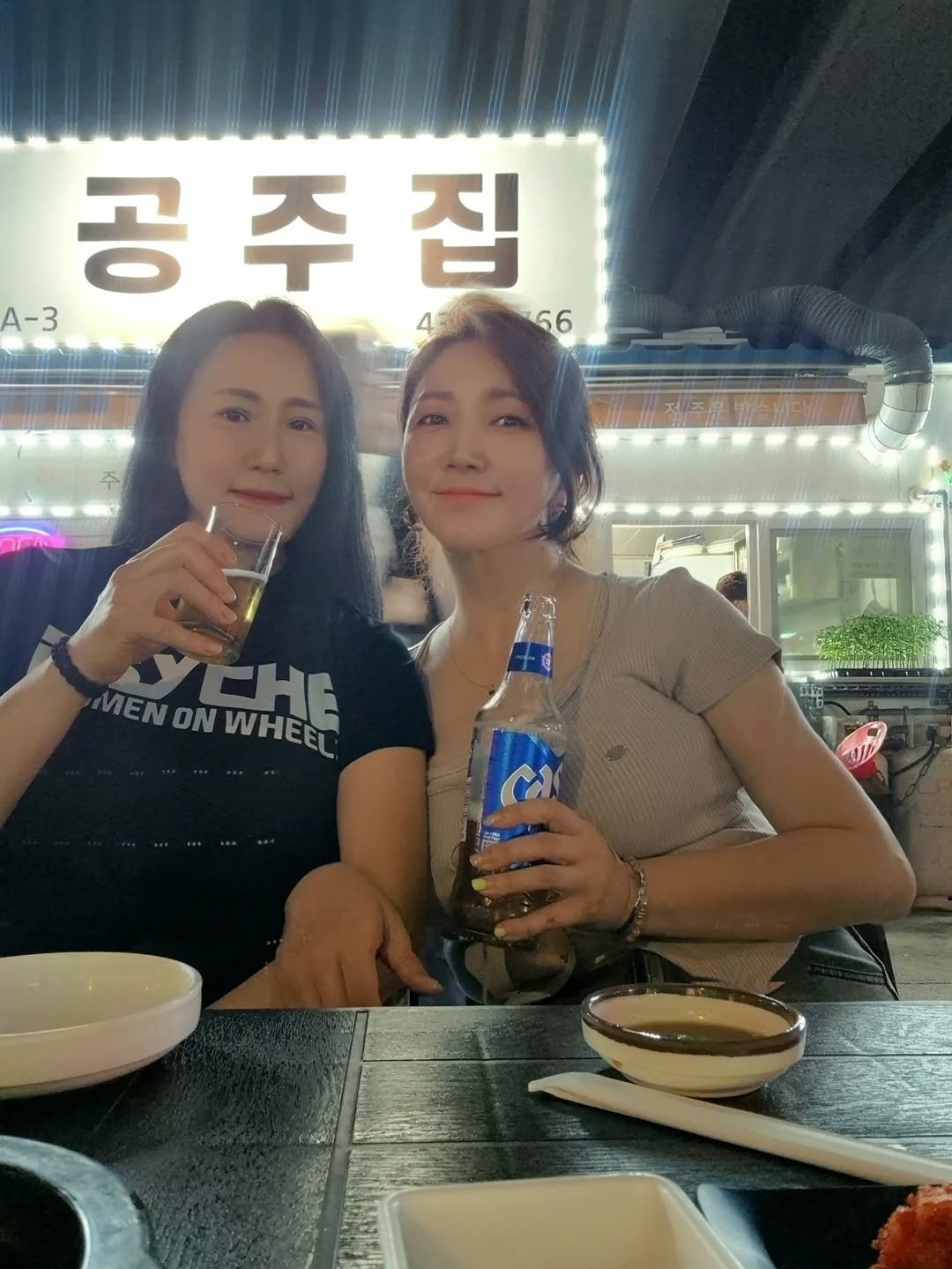 sera_mami 게시물 이미지: 드뎌 같이옴 #공주집
자주 만나진 못해도 늘 한결같은 우리🤎
.
.
#좋아 #여라...