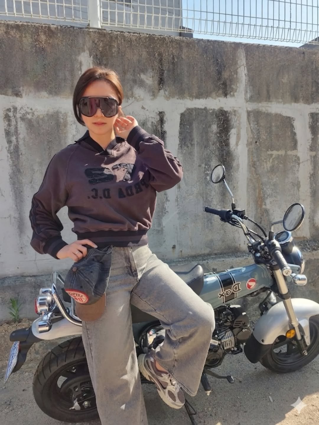 Photo shared by 세라마미🕊 꿈꾸는 하루, 도전하는 삶 on April 26, 2026 tagging @hondamotorcyclekorea. May be an image of motorcycle, helmet, scooter, sweatshirt and text.