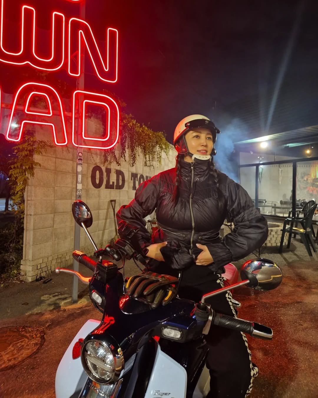 Photo shared by 세라마미🕊 꿈꾸는 하루, 도전하는 삶 on November 05, 2024 tagging @oldtownroad_mc, @hondamotorcyclekorea, @cub_korea, and @supercub.club.