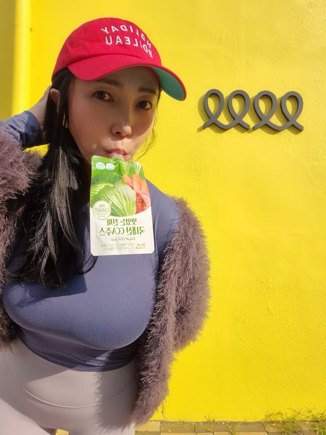 Photo by 세라마미🕊 꿈꾸는 하루, 도전하는 삶 on February 11, 2026. May be an image of hat, juice, cornflower and text.