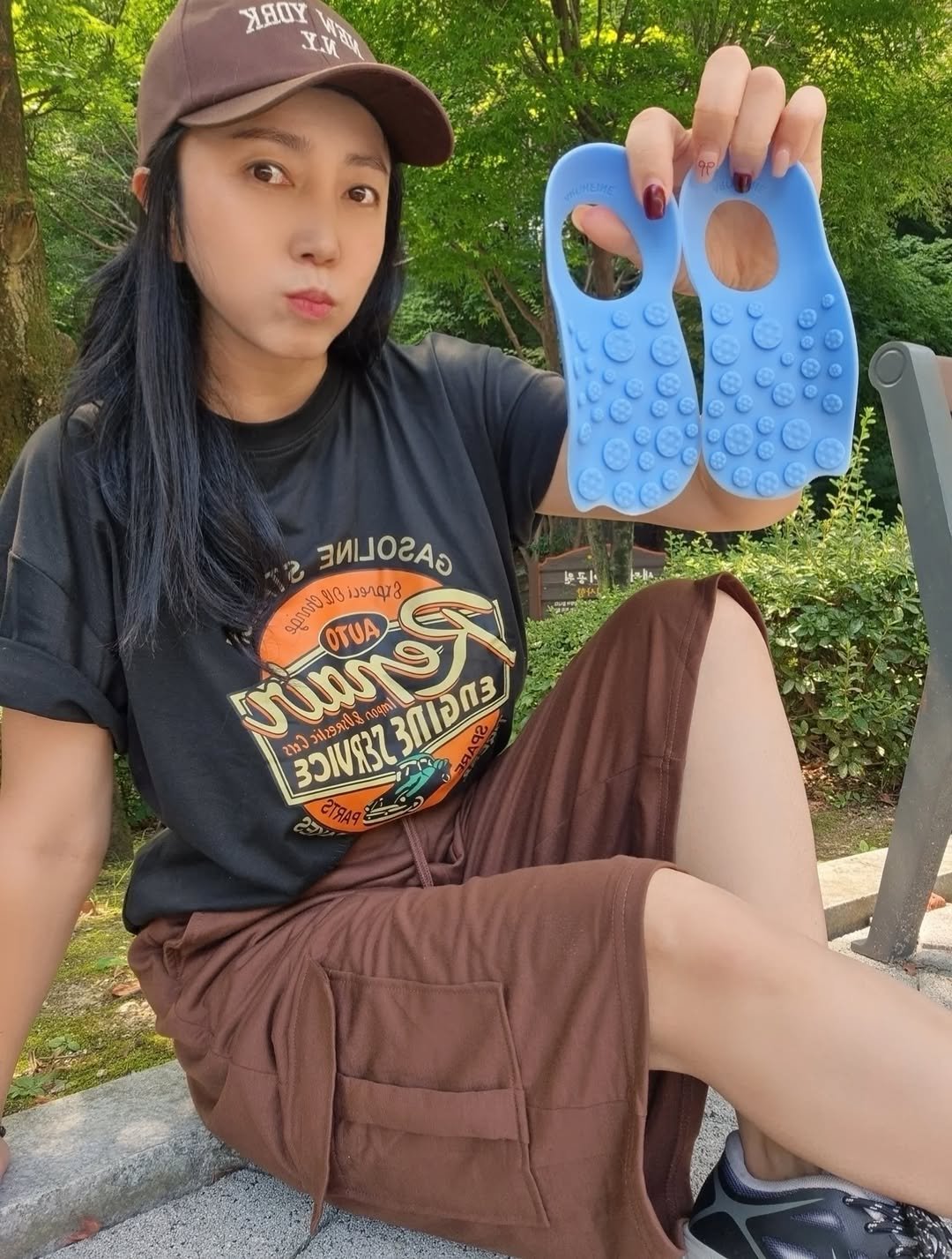 Photo by 세라마미🕊 꿈꾸는 하루, 도전하는 삶 on August 20, 2025. May be an image of 1 person, toecap shoes, sandals, baby shoes and text.