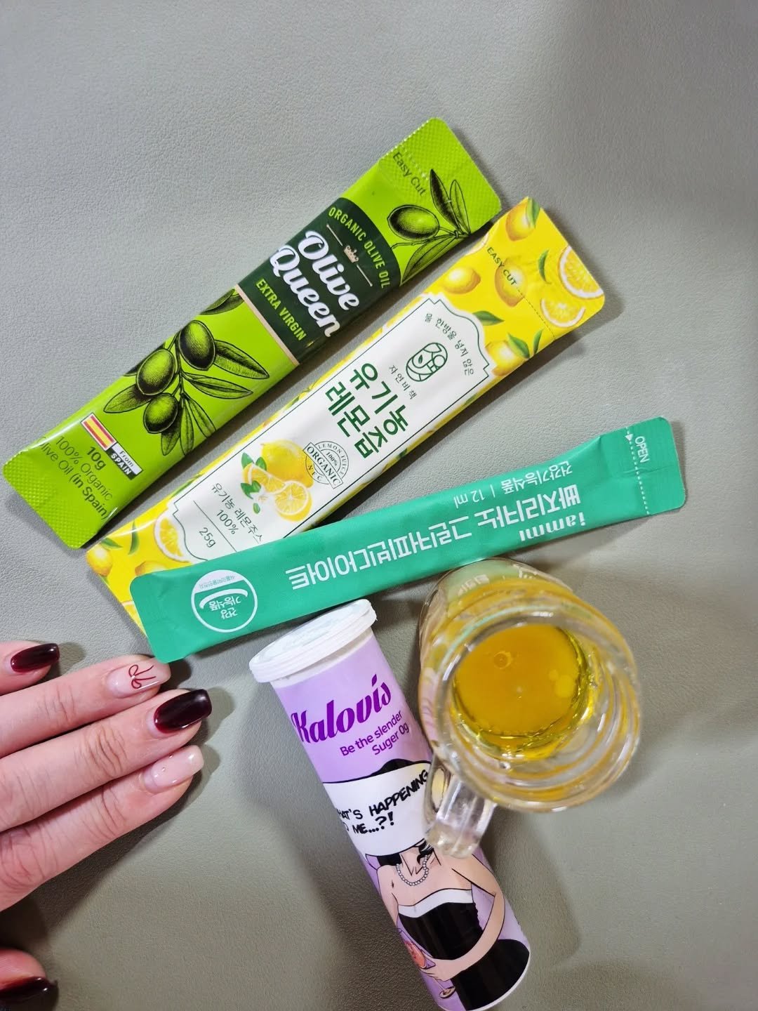 Photo by 세라마미🕊 꿈꾸는 하루, 도전하는 삶 on August 06, 2025. May be an image of sauce, ointment, hand cream, juice, herb and text that says 'Easy Cut ORGANIC EXTRA Olive OIL Dueen OLIVE VIRGIN EASYCUT CUT 한방을 ነቋች 않은 ive 100 07 00% 10g Oil % diga Spain Organic 10a Ston 2 떠은 유기는 00% ทม 레운 NadO 2ml 닭구육차장 허너리보 เน! 태이림푸같 용수목C Kalovis slender Suger0 Suger he Bet the ন'९ HAPPENI ΜΕ...?'.