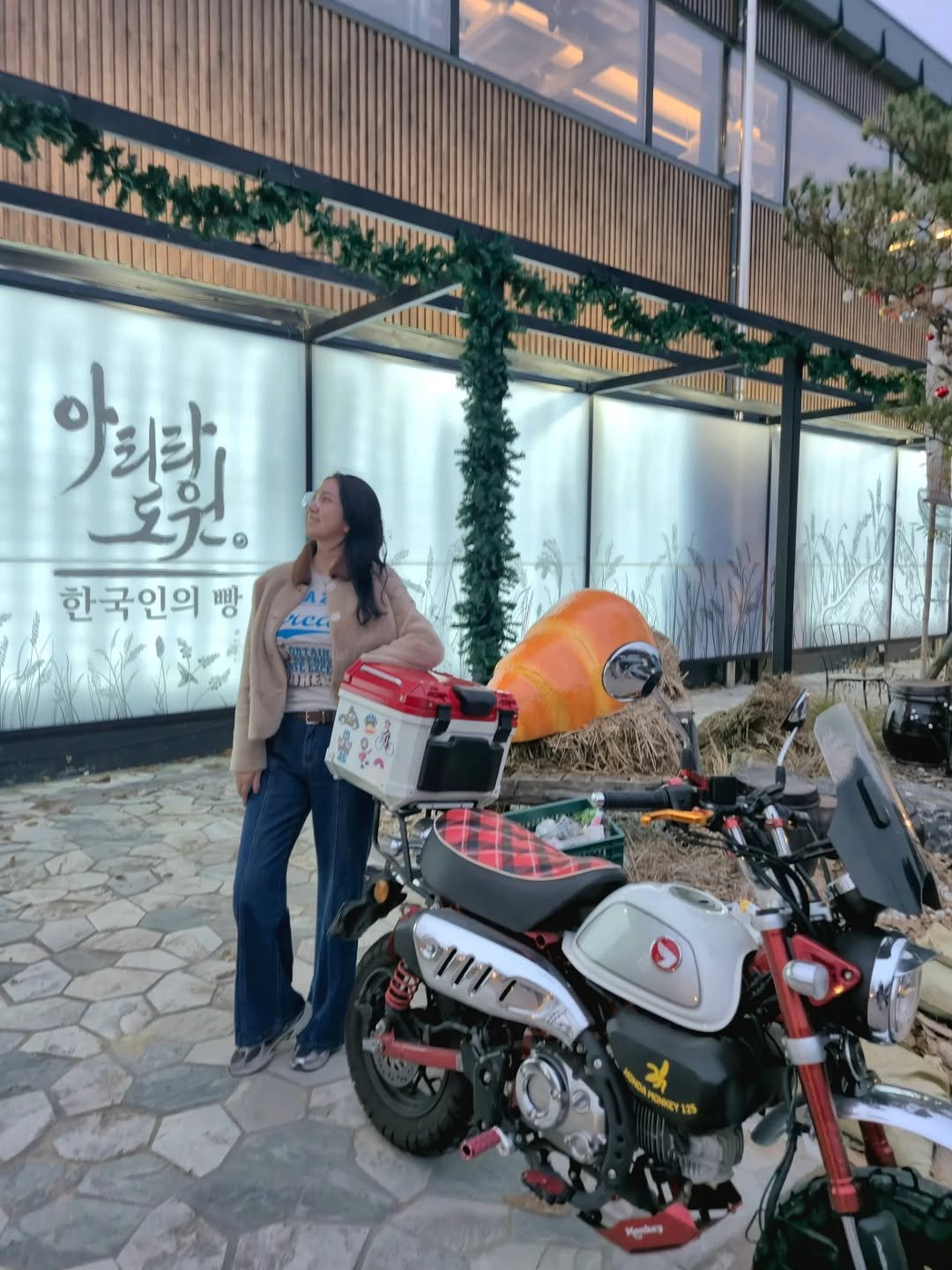 Photo by 세라마미🕊 꿈꾸는 하루, 도전하는 삶 on December 24, 2025. May be an image of motorcycle, scooter and text.
