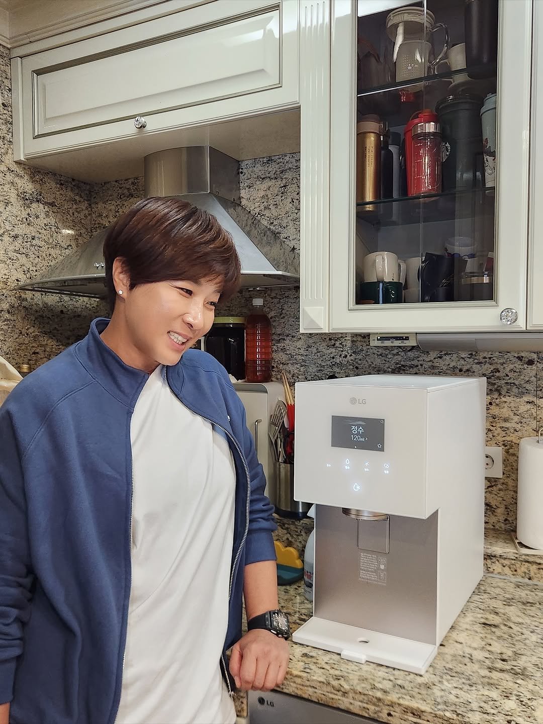 Photo by 박세리 on October 29, 2025. May be an image of ‎water filter, coffee maker, refrigerator, microwave, cooker, cornflower and ‎text that says '‎ፍፅ CLG 정수 120 다 ره 노7‎'‎‎.