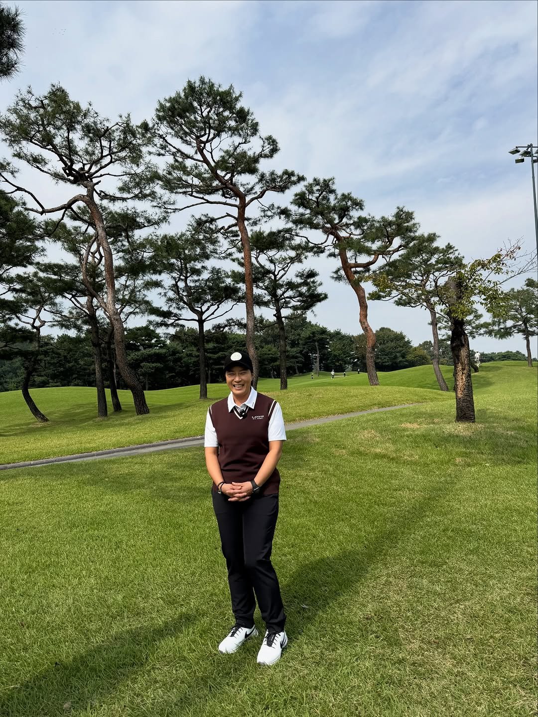Photo by 박세리 on October 03, 2025. May be an image of 1 person, golfing, grass, golf course, park and text.