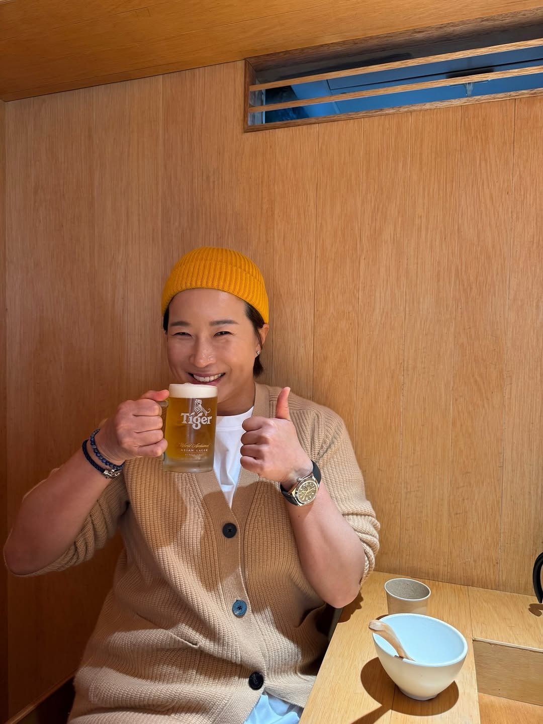 Photo by 박세리 on February 12, 2026. May be an image of coffee cup, tea, knit and text.
