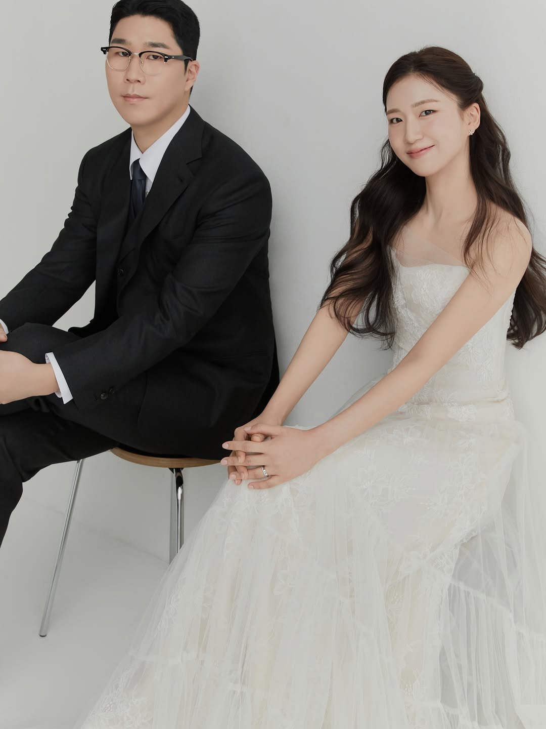 seul_wedding 게시물 이미지: #슬기플
편안한 포즈와 표정은 정해진게 없다
다만 어느 공간과 어느 스탭을...