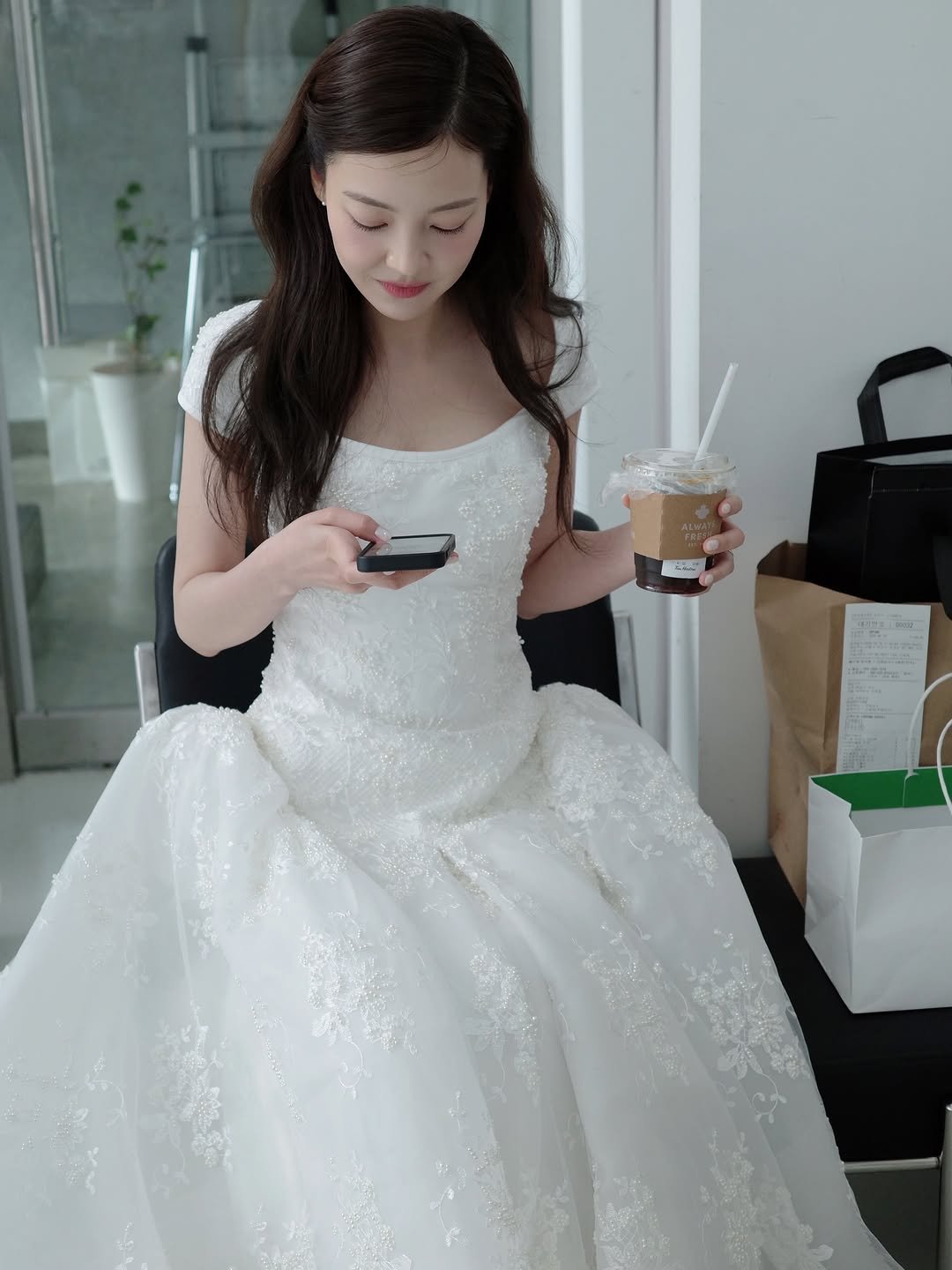seul_wedding 게시물 이미지: #슬기플
9:1 가르마를 이렇게 예쁘게 소화해주다니
나만의...