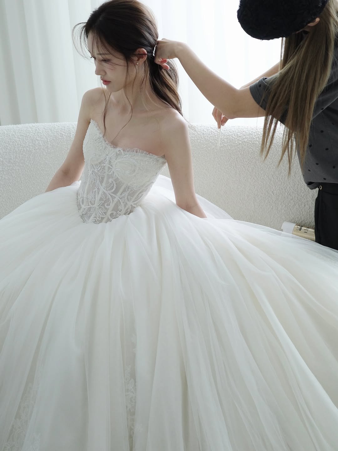 seul_wedding 게시물 이미지: #슬기플
좋아하는 사람들과 함께 보낸 시간만큼 가득찬 내 사진첩

#에토프꾸뛰르...