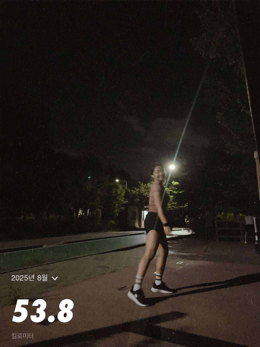Photo by Lovely B on August 31, 2025. May be an image of 2 people, outdoors and text that says '2025년 8월 53.8 킬로미터'.