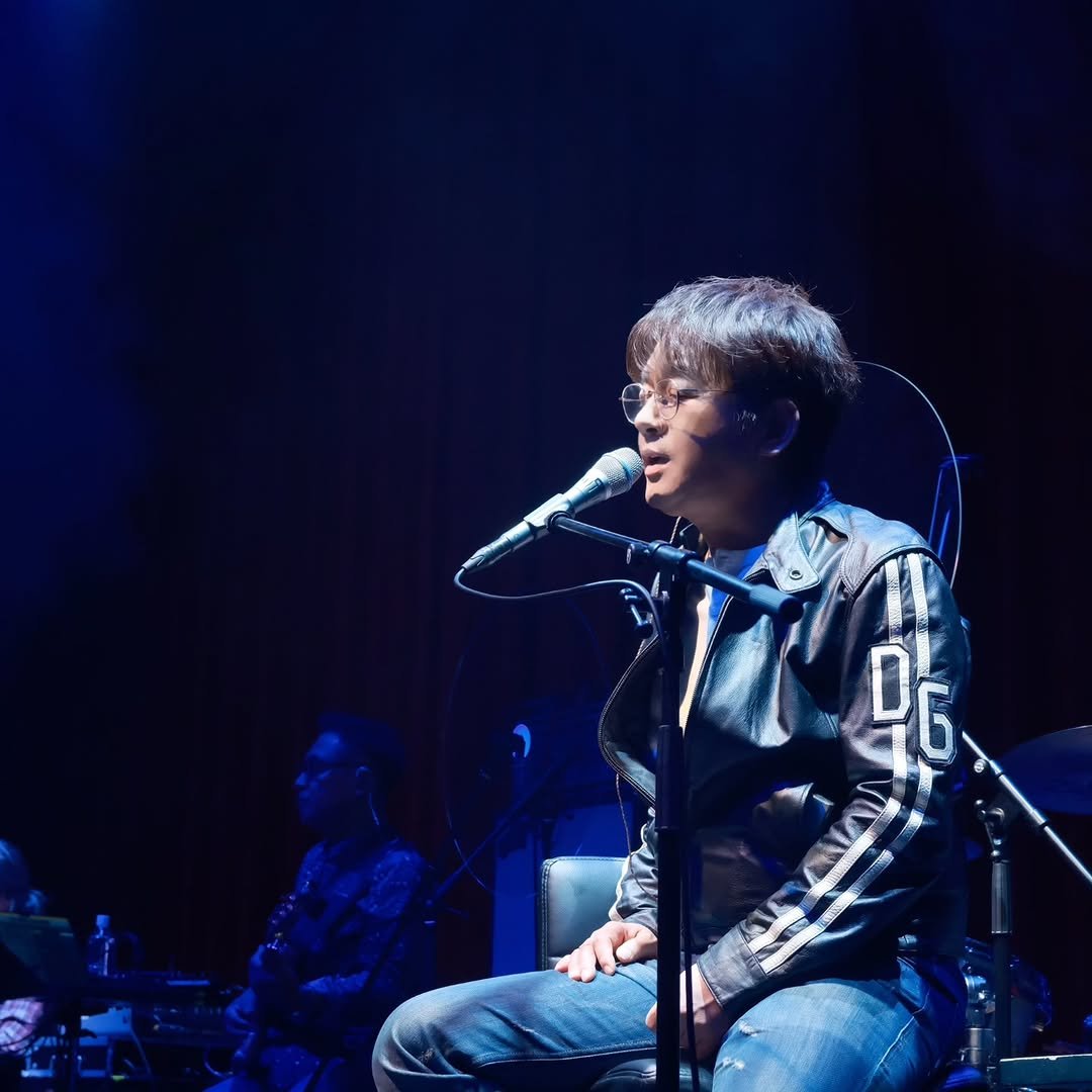 Photo by 신승훈 on February 06, 2026. May be an image of microphone, concert and text.