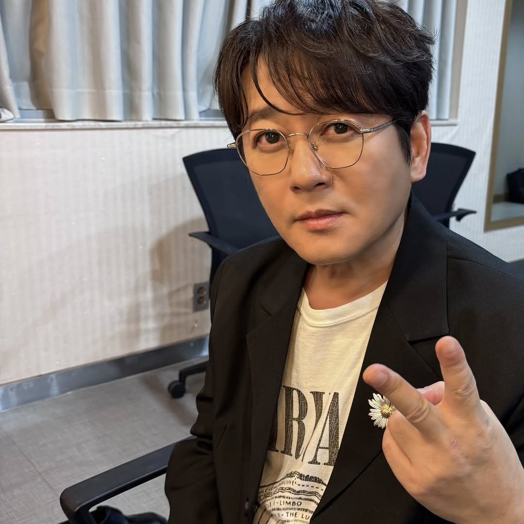 Photo by 신승훈 on November 07, 2025. May be an image of one or more people, bangs, eyeglasses and text.