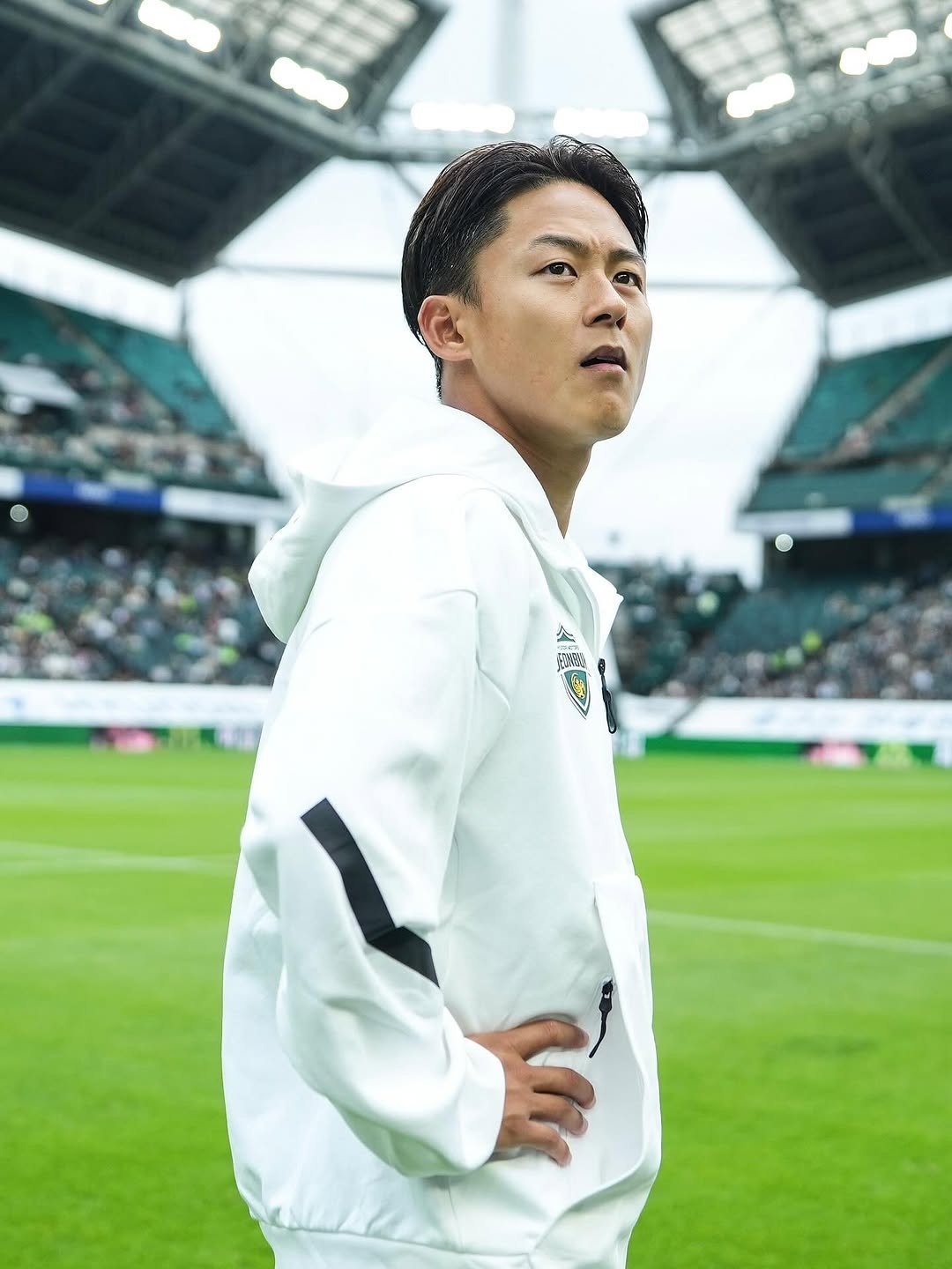 Photo by SW 🇰🇷 이승우 on October 23, 2025. May be an image of football, soccer, sportswear and stadium.