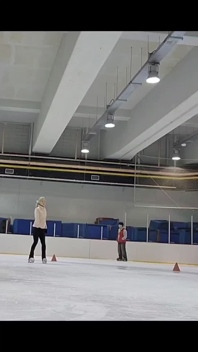 seyoonkiwi 게시물 이미지: 넘어지는게 아니라 포즈입니다 #피겨 #피겨꿈나무 #iceskates