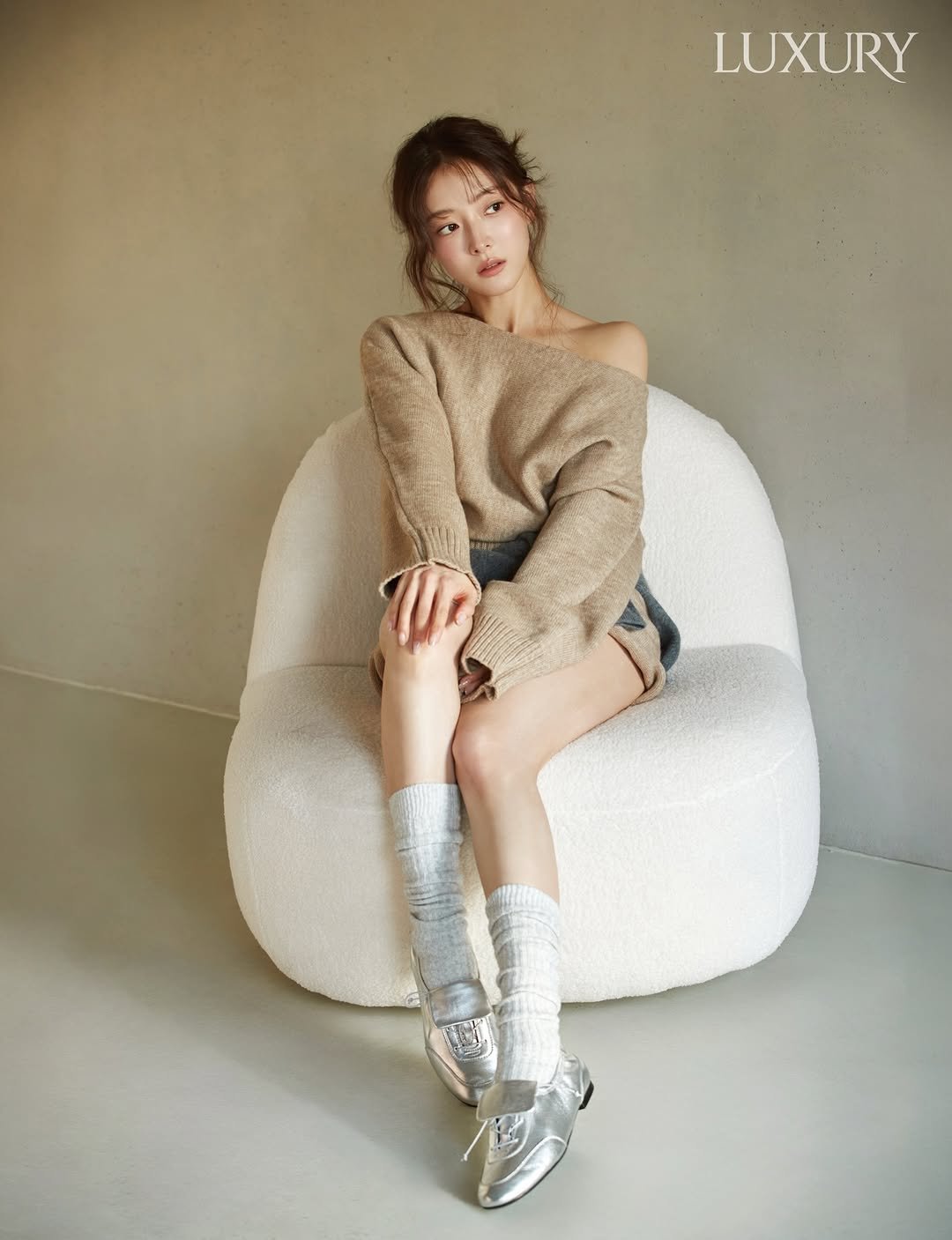 Photo by Seyoung Lee on February 25, 2026. May be an image of one or more people, hair, espadrilles, boots and text that says 'LUXURY'.