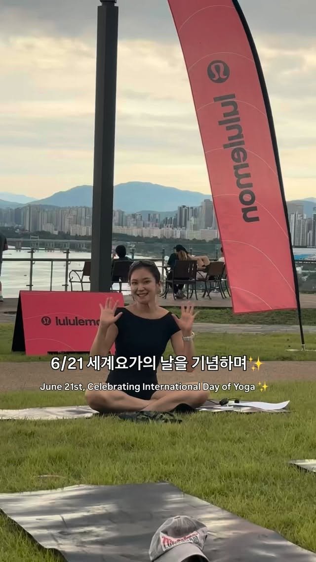 shantifulyoga_ 게시물 이미지: 지난 6월 21일 일요일 세계요가의 날을 기념하여, 우리 모두 지는 해를 바라보며...