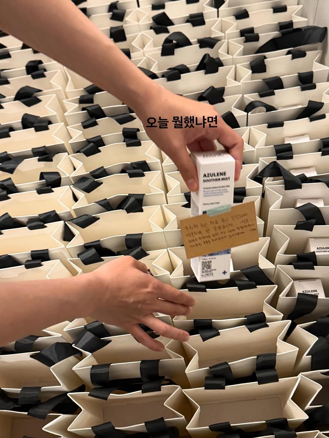 sharon_0817_ 게시물 이미지: 오늘 퇴근하자마자 또 일하러 ㅋㅋㅋ큐ㅠㅠㅠ

언니 답례품 만드는거...