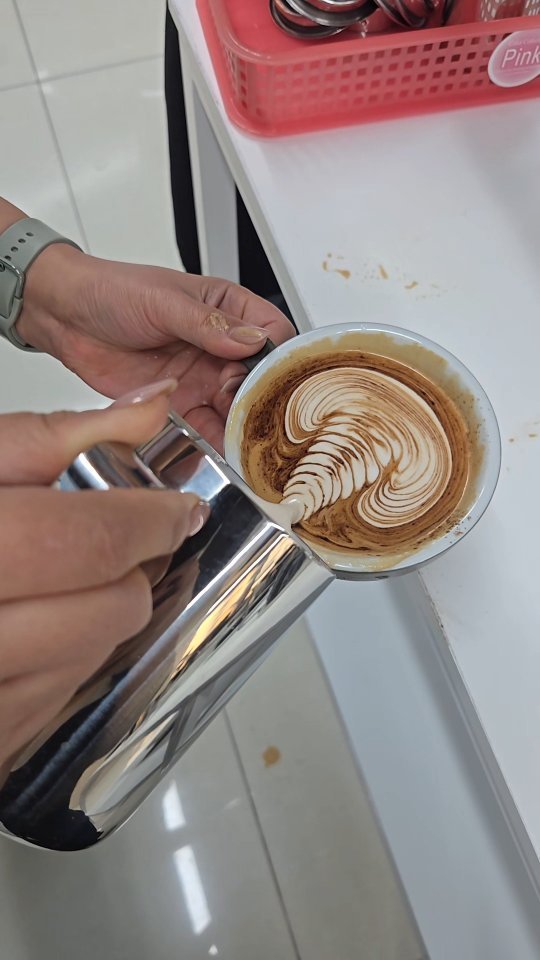 she1004love 게시물 이미지: #latteart 
.
수강생분이 가져온
라떼잔..그리고 튜닝피쳐 사용해봤어요^^