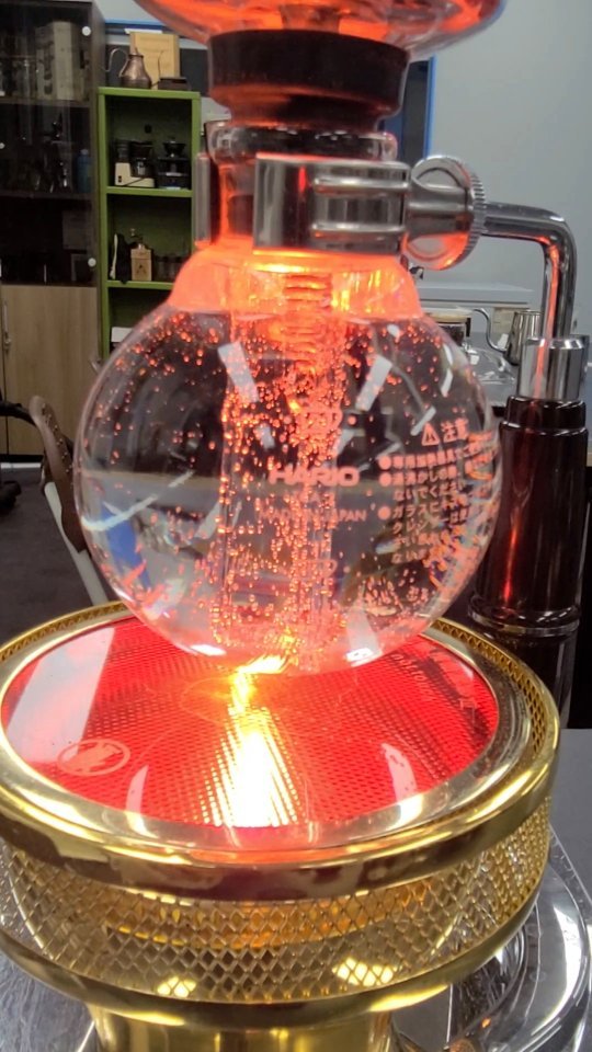 she1004love 게시물 이미지: #1대1레슨 
오전반에는 특강을 하고 있는데
오늘은 사이폰 추출도 하고
라떼아트...