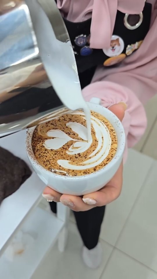 she1004love 게시물 이미지: #라떼아트 집에서 믹스커피로 ☕️
연습하는 방법 🫰 전자렌지에 우유 따뜻하게...