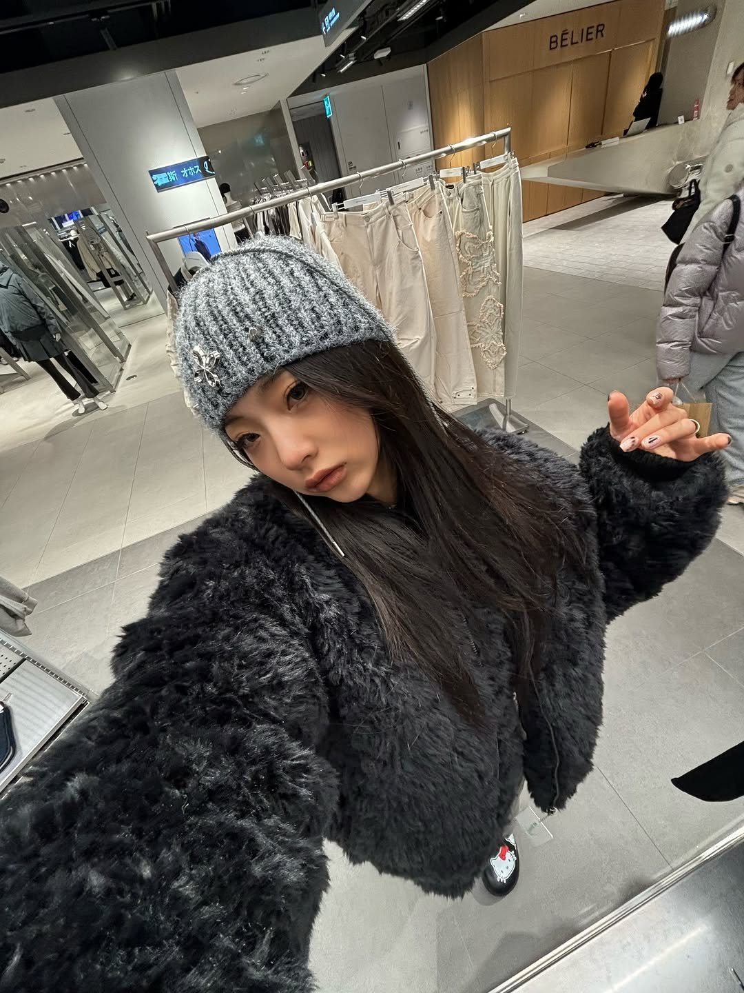 Photo shared by 이가효(행동파) on January 19, 2026 tagging @sur8ery. May be a selfie of sable coat, hat, duffle coat, goosedown coat, jacket, parka and text.