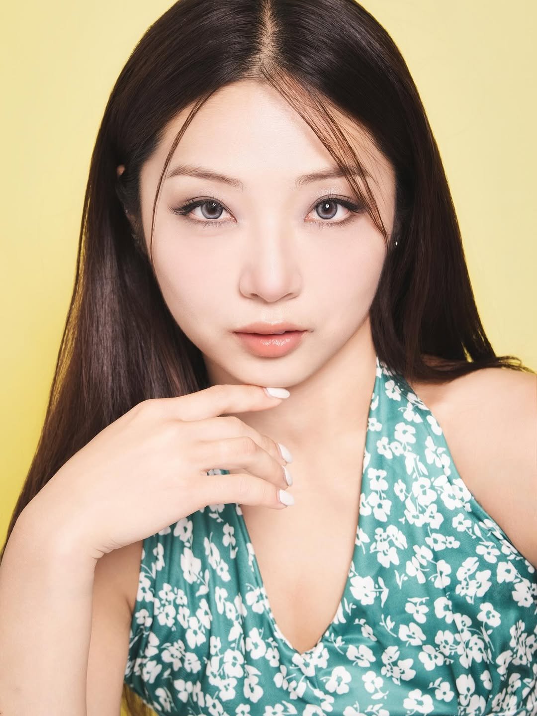 Photo shared by 이가효 on August 21, 2025 tagging @i_dollens, @hanbimakeup, and @ritzy_studio_. May be an image of 1 person and braids.