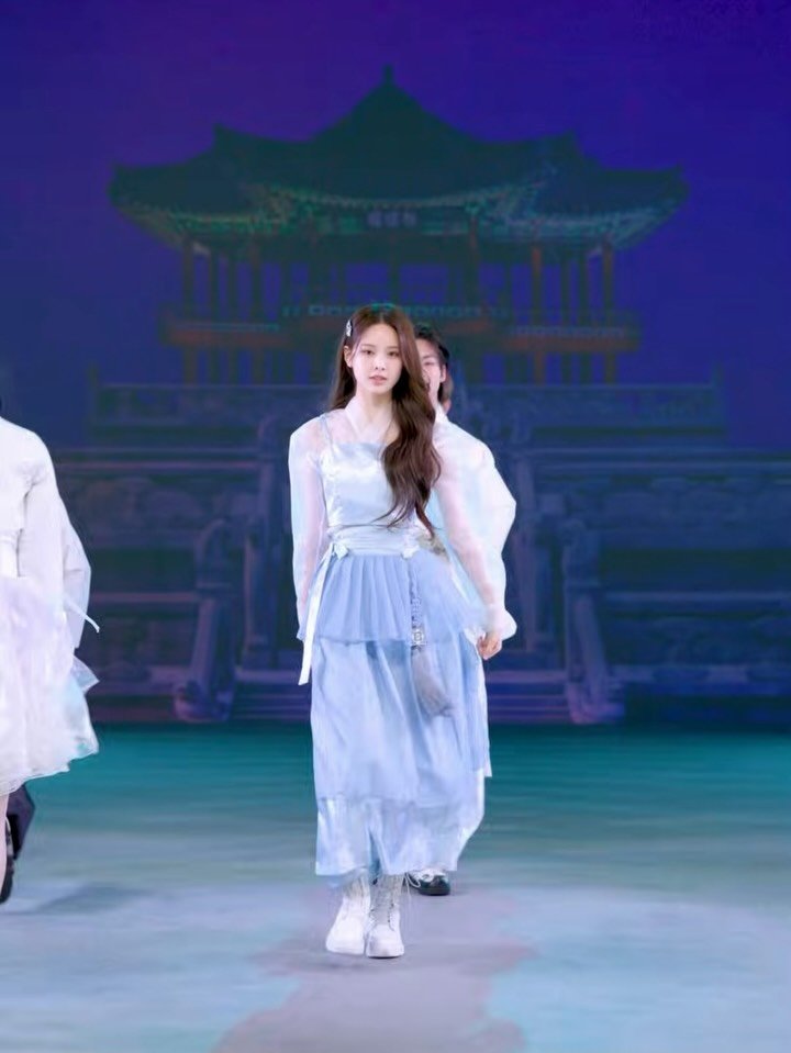 sheen_seoul 게시물 이미지: IZNA x SHEEN:SEOUL
Relay dance