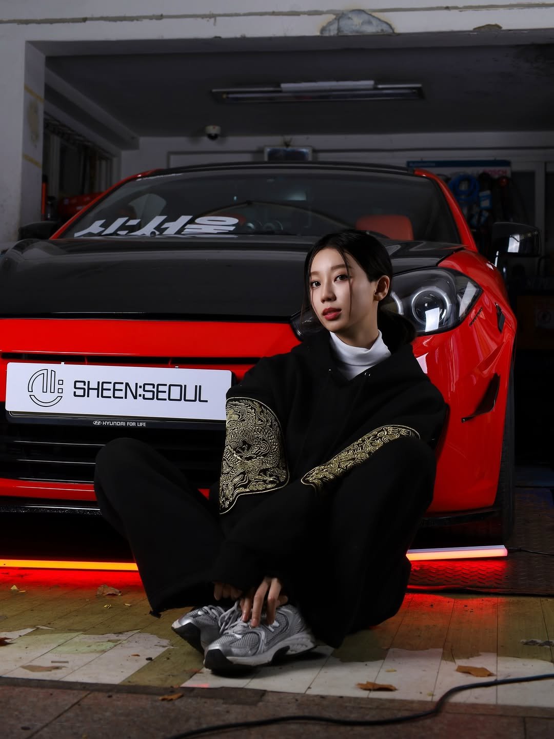 Photo by 신서울 | 한복 on December 04, 2025. May be an image of car, outdoors and text.