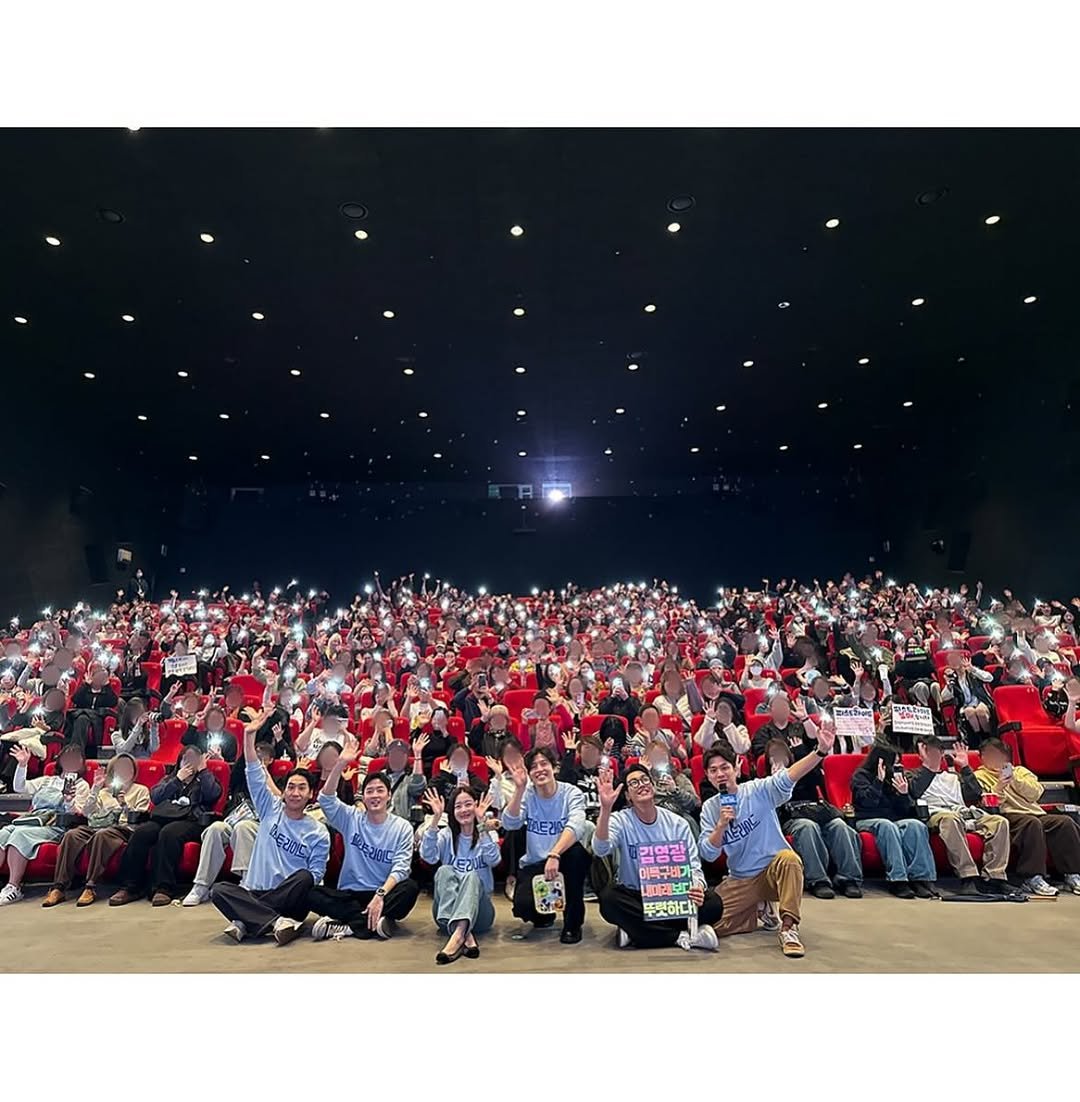 Photo by shh daily on November 09, 2025. May be an image of one or more people, bangs, concert and text.