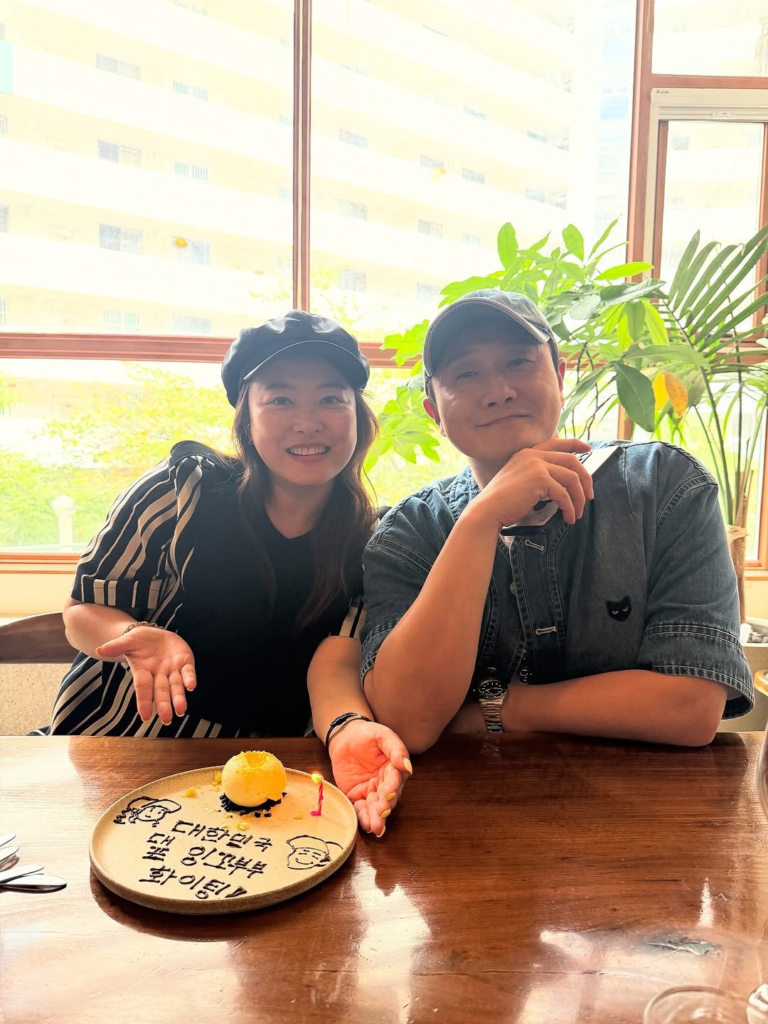 Photo by 개그우먼 심진화🌷 on September 14, 2025. May be an image of 2 people, prairie gentian and text.