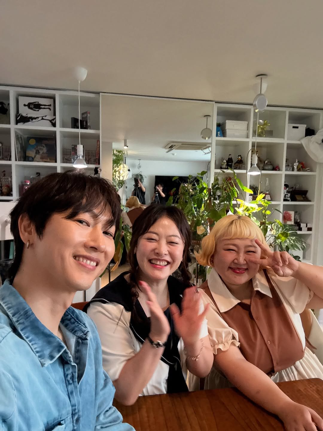 Photo by 개그우먼 심진화🌷 on July 18, 2025. May be an image of 3 people and text.