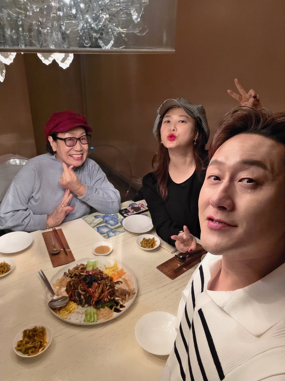 Photo by 개그우먼 심진화🌷 on November 07, 2025. May be an image of one or more people, hot pot and text.