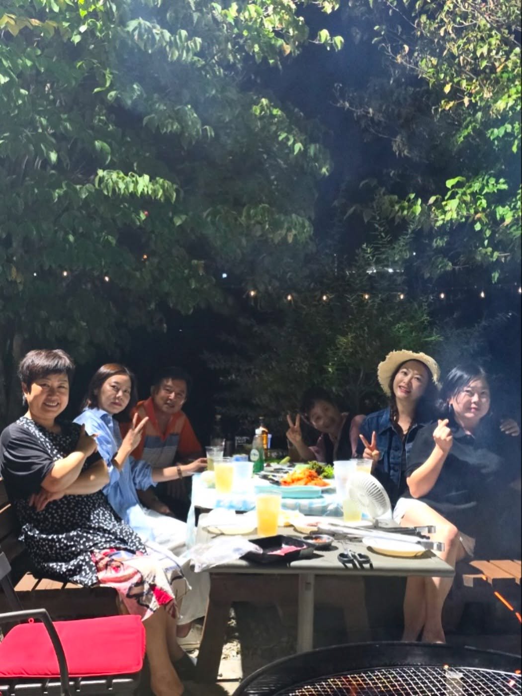 Photo by 개그우먼 심진화🌷 on September 23, 2025. May be an image of 4 people, people smoking, cigar and text.