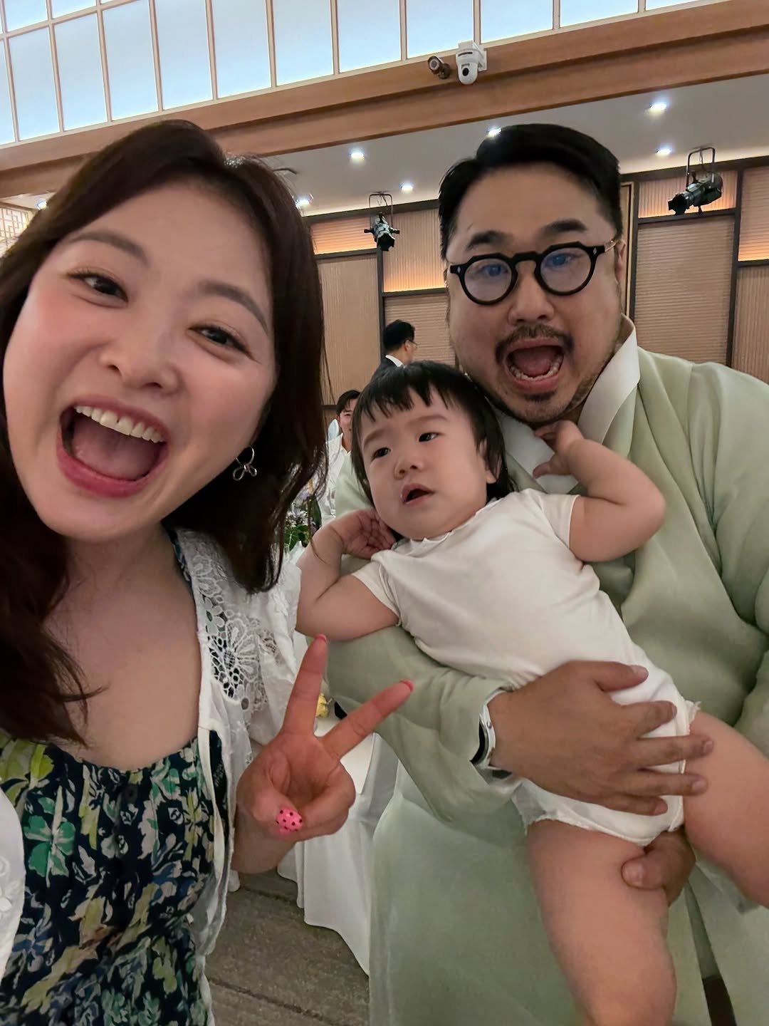 Photo by 개그우먼 심진화🌷 on August 01, 2025. May be an image of 2 people, baby and text.