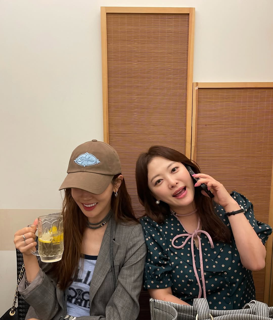 Photo by 개그우먼 심진화🌷 on August 05, 2025. May be an image of 2 people, hair, beer, cornflower and text.