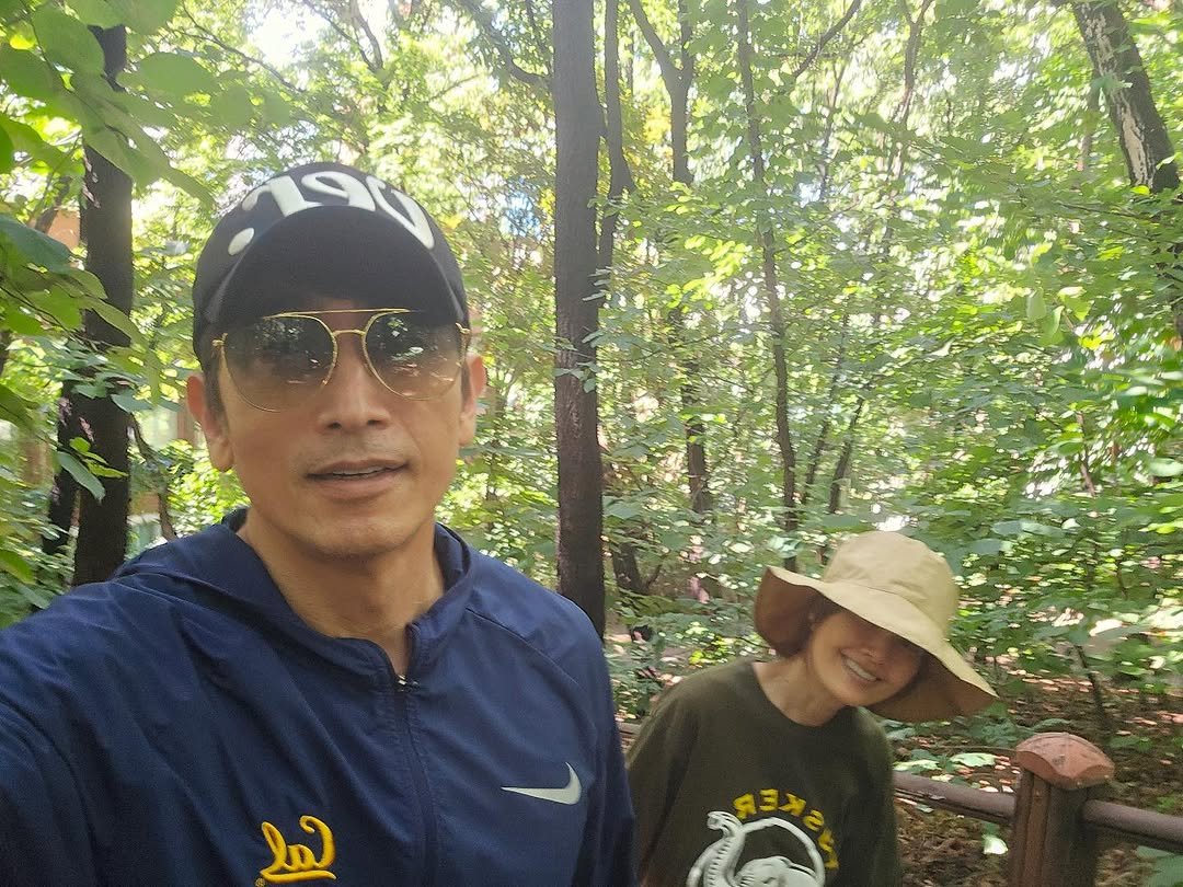 Photo by 신애라 on September 14, 2025. May be an image of 2 people, hat and text.