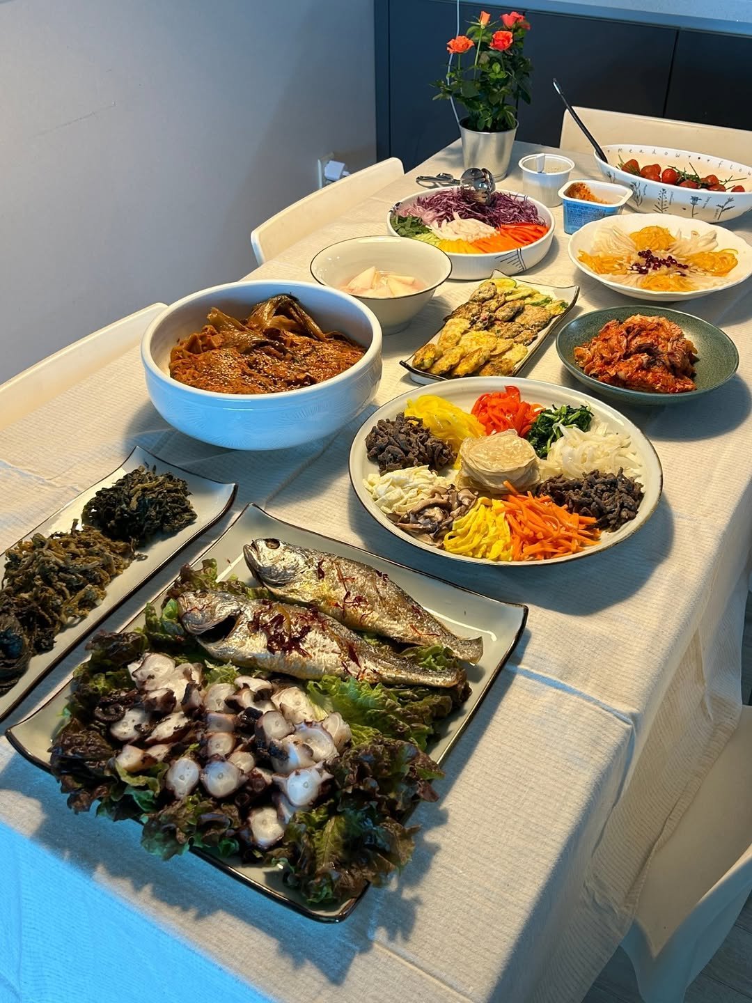 shinaela_if 게시물 이미지: 각집에서 해온 맛난 음식들로 
풍성한 어머님댁 점심을먹고
저녁은 진짜...