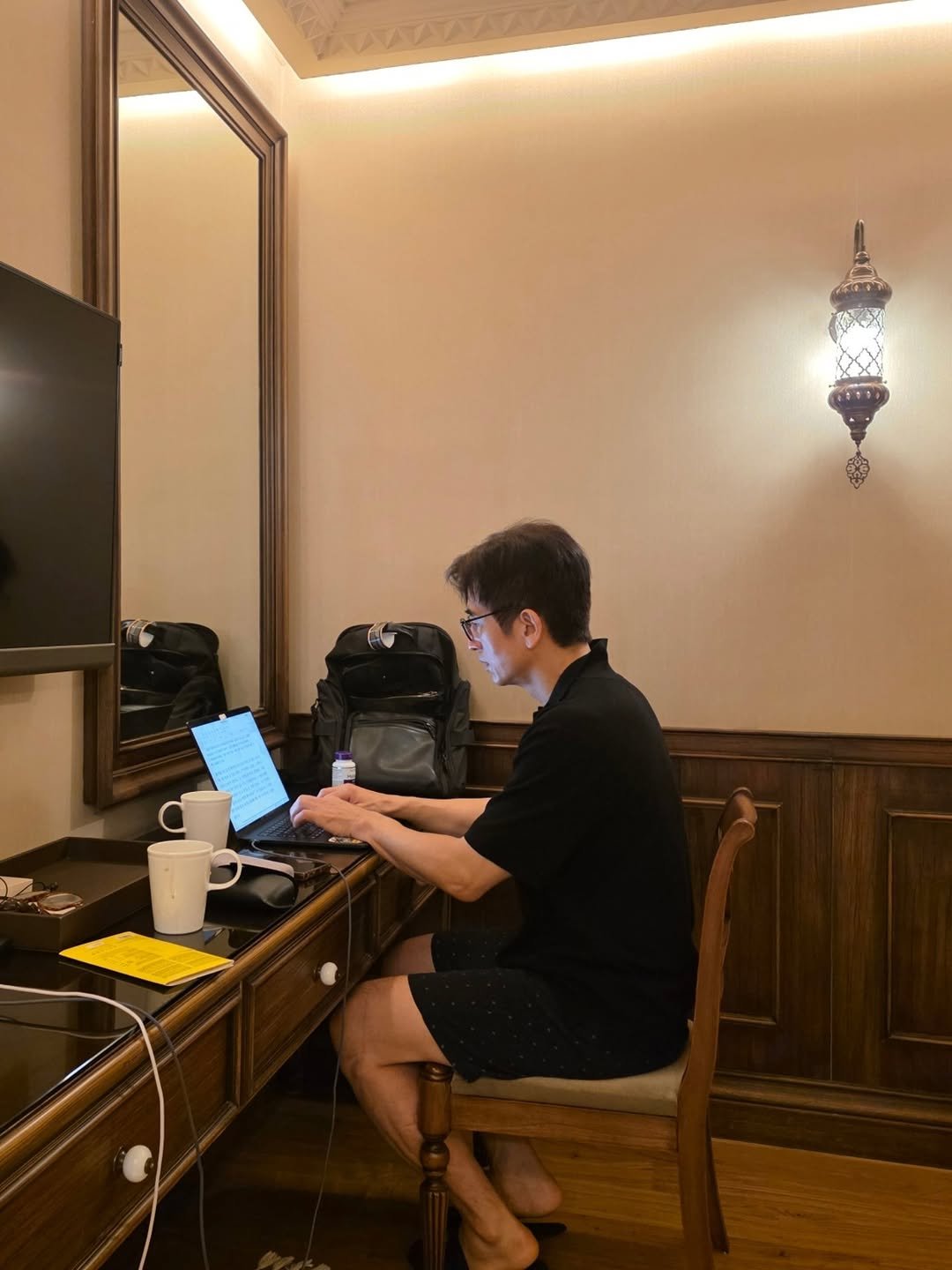 Photo by 신애라 on October 24, 2025. May be an image of studying, phone, bureau, telephone, desk, office and text.