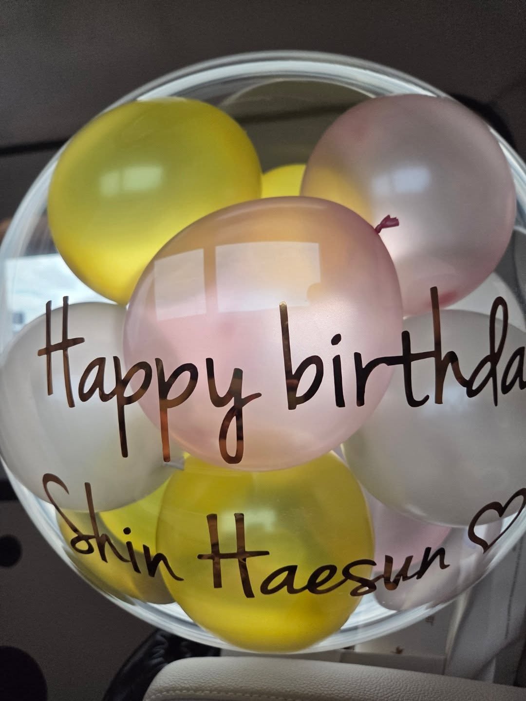 Photo by 신혜선  Shin hae sun on September 04, 2025. May be an image of balloon, hamper, ball and beach ball.