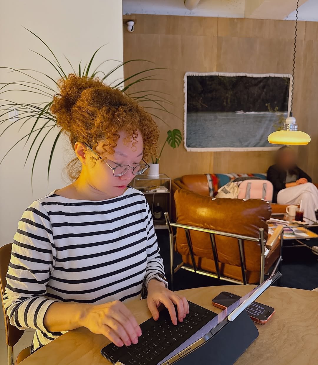 Photo by 김신혜 on November 09, 2025. May be an image of headdress, comb and text.